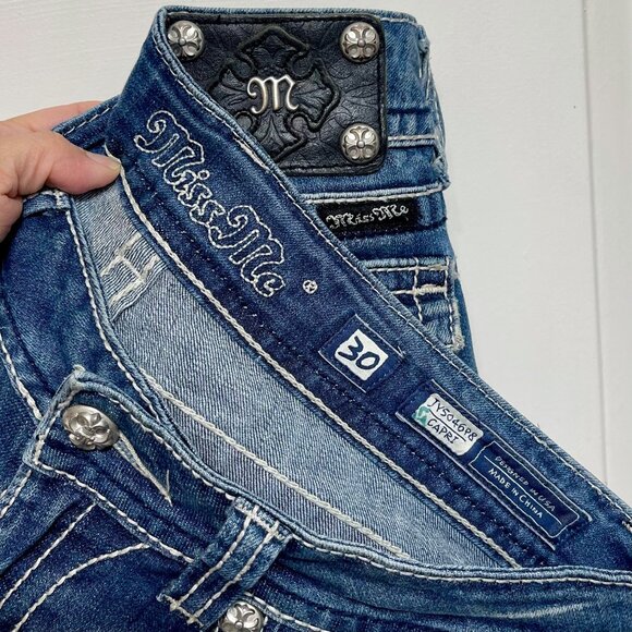 Miss Me Womens Cross Embellished Capri Jeans Medium Wash Stretch Denim Size 30 - Picture 5 of 12